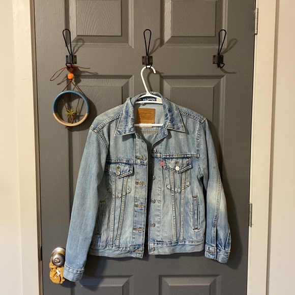 Levi’s Denim Jacket - Picture 4 of 7